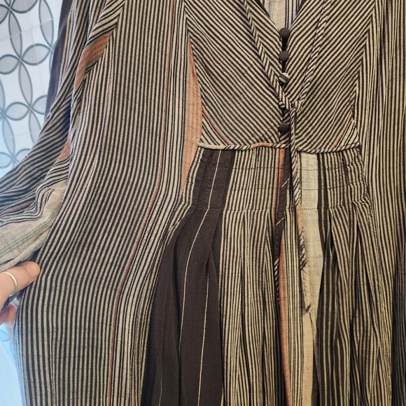 Universal Thread Dress - Picture 2 of 8